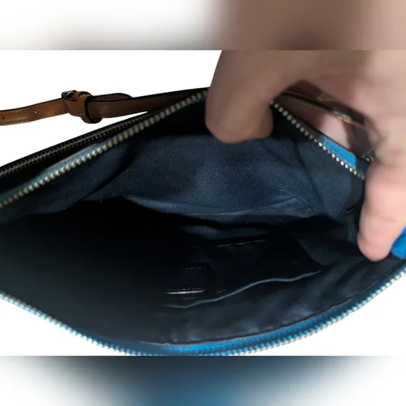 💙 Coach Pebbled Leather Crossbody Clutch – Blue with Saddle Trim - Picture 9 of 11